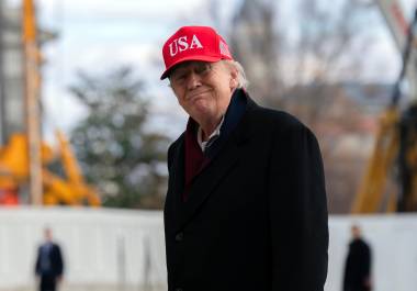 Pew Research Center en su nueva encuesta precisa que cuatro de cada cinco latinos que viven en Estados Unidos, es decir el 80 %, señalan que las políticas de Donald Trump perjudican a los hispanos.