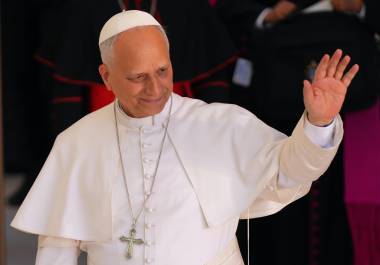 El papa León XIV llega a CEDIA 24 Horas, un centro integral de apoyo a personas sin hogar, en Madrid, España, en el primer día de su visita apostólica de siete días a la península ibérica y las Islas Canarias.