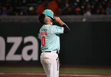 Manny Barreda abrió por Saraperos y permitió daño en la primera entrada.