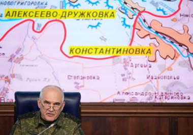 El primer subjefe del Estado Mayor General de las Fuerzas Armadas de Rusia, el coronel general Serguéi Rudskói, ofrece una rueda de prensa en Moscú el sábado 4 de julio de 2026.