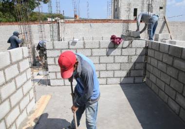 En el mes de febrero está programada la construcción de 20 mil 564 viviendas de bajo costo en el País.