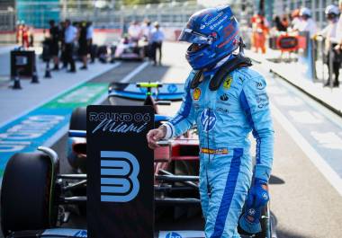 El piloto español, Carlos Sainz, asegura que Checo Pérez debió haber tenido una sanción igual a la de él, en el GP de Miami.