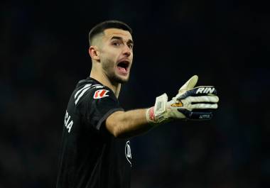 Joan García, nuevo portero del FC Barcelona, llega tras una gran temporada con el Espanyol y en medio de tensiones internas por la sobrepoblación en la portería.
