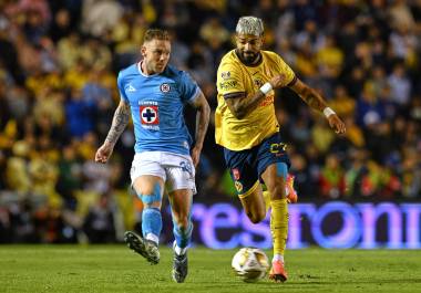 América y Cruz Azul empataron sin goles en la ida de las semifinales del Apertura 2024, en un Estadio Ciudad de los Deportes repleto de aficionados.