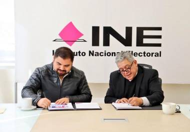Óscar Daniel Rodríguez Fuentes, presidente del IEC; Miguel Castillo Morales, encargado de despacho de la Vocalía Ejecutiva del INE en Coahuila