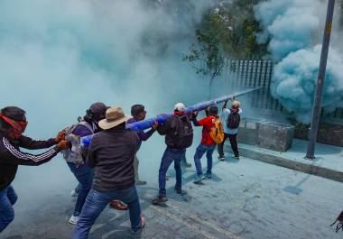 La forma violenta en la que integrantes de la CNTE se manifestaron en la Ciudad de México provocó la crítica casi unánime en redes sociales.