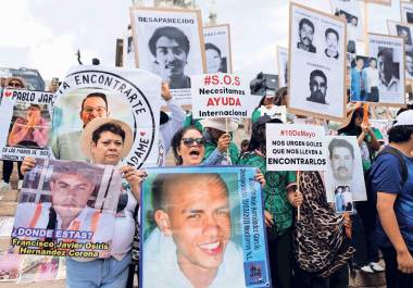 Eso no le impide seguir buscando, exigir justicia, exigir saber qué fue de él y seguir bordando su nombre para no olvidarlo.