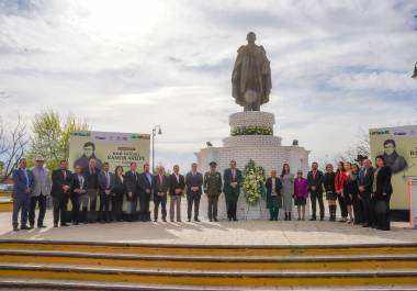 Autoridades y ciudadanos rindieron homenaje a Miguel Ramos Arizpe en el 250 aniversario de su natalicio, recordando su legado como impulsor del federalismo en México.