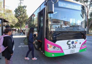 Las rutas troncales gratuitas operan con 35 unidades equipadas con aire acondicionado, wifi y accesibilidad universal, beneficiando a miles de usuarios diariamente.