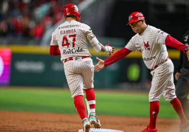 Los Diablos Rojos del México iniciaron con el pie derecho la Serie del Rey al derrotar a los Sultanes de Monterrey 14-6 en el Juego 1.