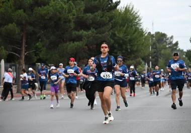 Familias completas se sumaron a la carrera, que reunió a niños, jóvenes y adultos mayores en la Ruta Recreativa.