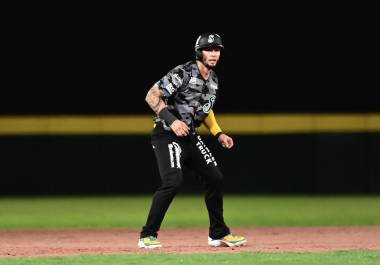 Saraperos de Saltillo abrió el Clásico Coahuilense con triunfo 4-1 sobre Acereros de Monclova en el Estadio Kickapoo Lucky Eagle.