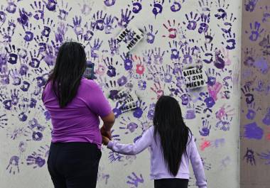 La movilización destacó por la participación de madres acompañadas de sus hijas e hijos, muchos de los cuales asistieron por primera vez.