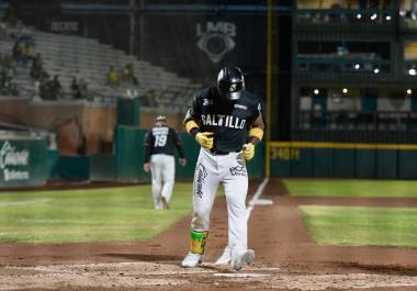 J.P. Martínez completó el ciclo al conectar jonrón, triple, doble y sencillo en una misma noche.