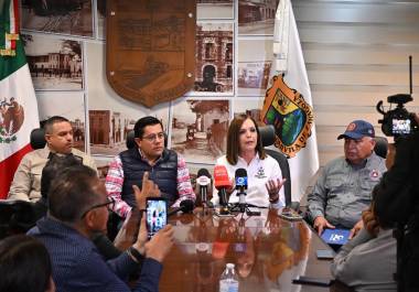 Sara Irma Pérez Cantú en rueda de prensa tras la emergencia.