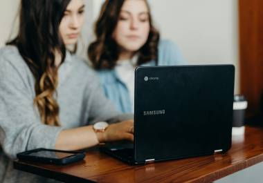 Arroja estadística que han aumentado los egresados en carreras con menor porcentaje de colocación laboral.