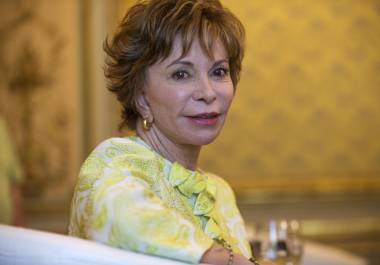 Isabel Allende posa en Madrid el 5 de junio de 2017. La escritora chilena publica una nueva novela, “Violeta”. AP/Francisco Seco