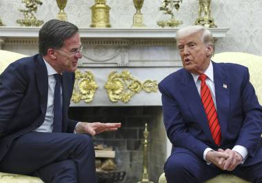 El presidente Donald Trump se reúne con el secretario general de la OTAN, Mark Rutte, en la Oficina Oval de la Casa Blanca, Washington. FOTO: