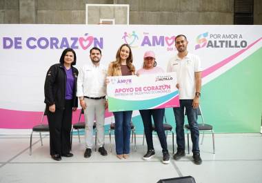 La presidenta honoraria del DIF Saltillo, Luly López Naranjo, encabezó la entrega de apoyos económicos a mujeres en situación vulnerable.