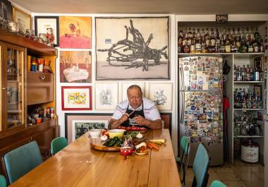 En la mesa de Nacho y Anita, los sabores se mezclan con risas, anécdotas y buena conversación.