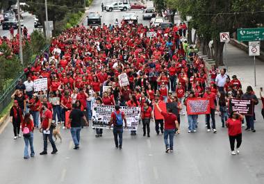 La protesta tuvo como objetivo exigir mejoras laborales, cambios al sistema de pensiones y atención a diversas demandas del magisterio.