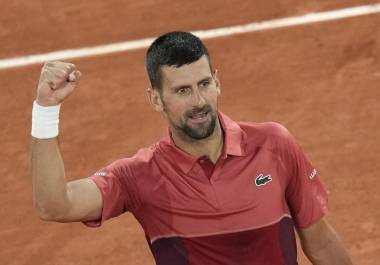 Novak Djokovic sigue adelante en el Roland Garros y buscará refrendar su título.