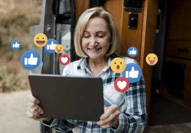 Según un nuevo estudio, las personas que tienen una mayor inteligencia emocional y que tuvieron relaciones de apego más seguras durante su infancia suelen usar más los emojis para comunicarse.