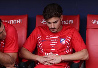 Cabizbajo fue captado el argentino, mientras en el Estadio Metropilitano gran parte de la afición le silbaba como mensaje de desaprobación.