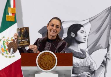 Claudia Sheinbaum presenta “Diario de una transición histórica”, su nuevo libro donde relata su llegada a la presidencia y su vínculo político con Andrés Manuel López Obrador, disponible en librerías a partir de este fin de semana.