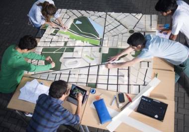 El posgrado busca formar especialistas capaces de responder a desafíos como movilidad, vivienda, espacio público y densificación urbana.