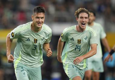 Aunque el primer tiempo careció de profundidad ofensiva, los goles llegaron en el complemento por conducto de Alexis Vega y César Montes.
