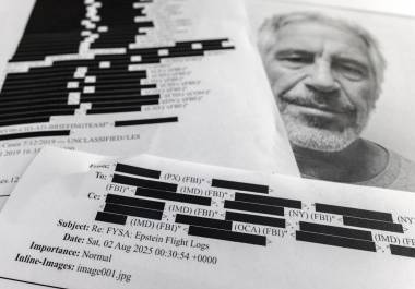 Copias de rchivos de Jeffrey Epstein. Epstein orquestó una operación de tráfico sexual que involucraba a menores, aprovechando su riqueza y posición social para explotar a las víctimas durante varias décadas.
