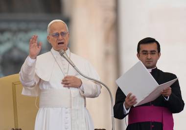 El papa León XIV celebra su audiencia general semanal en la Plaza de San Pedro, en el Vaticano.
