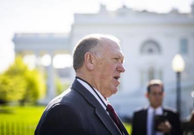 El “zar fronterizo” del presidente estadounidense Donald Trump, Tom Homan. Defensores de los inmigrantes denuncian las políticas “autoritarias y xenófobas” impulsadas por Donañd Trump.