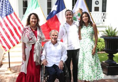 Manolo Jiménez resaltó la reunión que sostuvo con el gobernador de Texas, Greg Abbott.