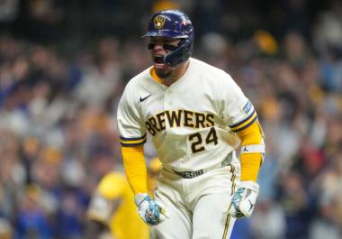 William Contreras conectó el jonrón decisivo en la séptima entrada para completar la remontada de los Brewers ante los Padres en Milwaukee.