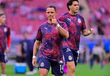 Tras su salida de Chivas de Guadalajara, Javier Hernández analiza su siguiente movimiento profesional.