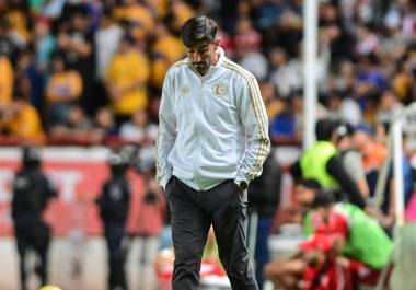 El exentrenador serbio registró 16 victorias, 6 empates y 8 derrotas en su paso por el banquillo felino.