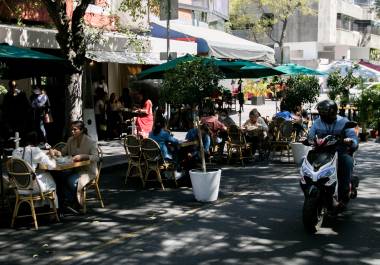 Ven factible que ciudadanos lleguen caminando, tomen un café o coman en un restaurante al aire libre y disfruten un espectáculo.