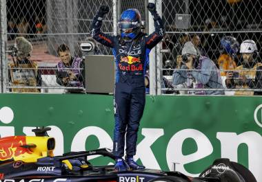 Max Verstappen se coronó campeón mundial de Fórmula 1 por cuarta vez consecutiva tras el Gran Premio de Las Vegas, asegurando su título con un quinto lugar.