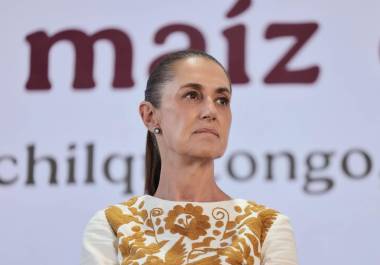 Ante las consignas de que mintió con la reforma, Sheinbaum dijo en voz baja “no mentí”