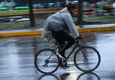 El monzón mexicano y las ondas tropicales 29 y 30 favorecerán lluvias intensas, fuertes vientos y temperaturas superiores a 45 °C en varias regiones.