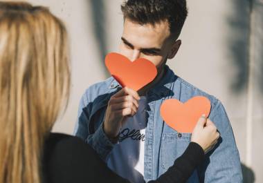 Según el Dr. Gary Chapman, existen cinco lenguajes del amor que explican cómo las personas demuestran cariño y afecto en sus relaciones.