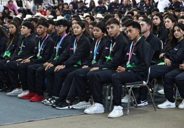 Entrenadores y deportistas acompañaron la ceremonia organizada por el INEDEC y la Secretaría de Educación.