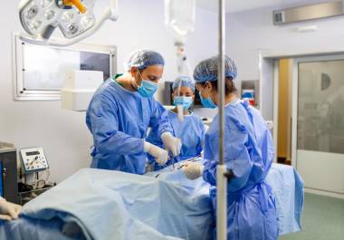 La iniciativa plantea obligar a hospitales privados a transparentar costos y garantizar la cobertura de servicios médicos a pacientes asegurados.