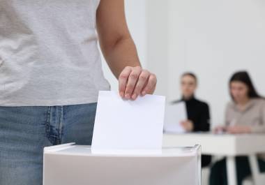Especialistas en derecho constitucional señalaron que en México el voto es una obligación prevista en la Constitución, pero carece de mecanismos legales para sancionar el abstencionismo.