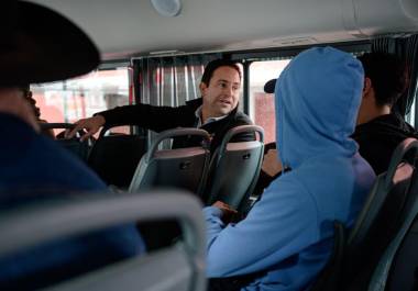 Las unidades tienen capacidad para 77 pasajeros y accesibilidad para personas con discapacidad.