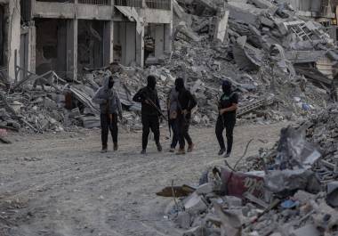 Estados Unidos exige que Hamás entregue todas las armas capaces de atacar a Israel, pero permitirá que el grupo conserve algunas armas pequeñas, al menos inicialmente, según un borrador del plan.