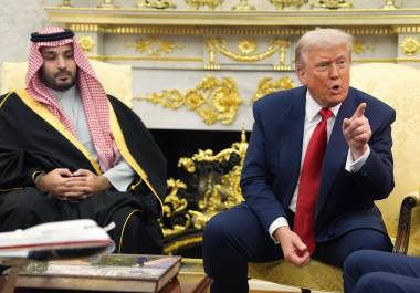 Bin Salmán fue recibido en la Casa Blanca por Trump con los máximos honores reservados a las visitas de Estado, siete años después del asesinato de Khashoggi. FOTO:
