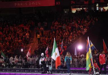 Bajo el lema “El Viaje de la Ola”, la clausura celebró la música electrónica francesa y ofreció una emotiva despedida a los atletas paralímpicos.